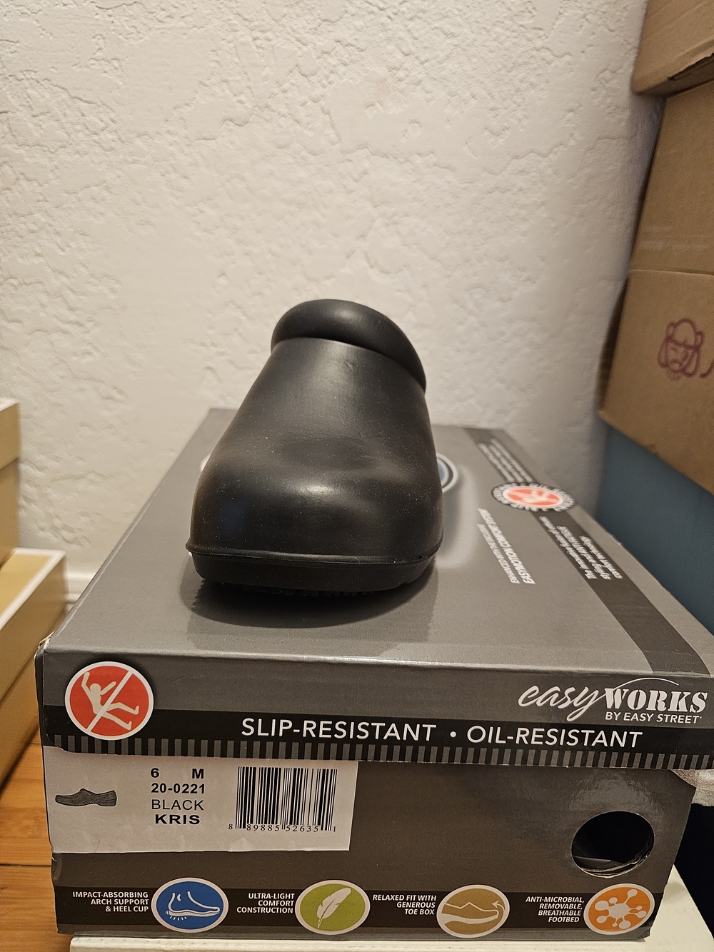 easy street Black Women’s Slip-Resistant Clog